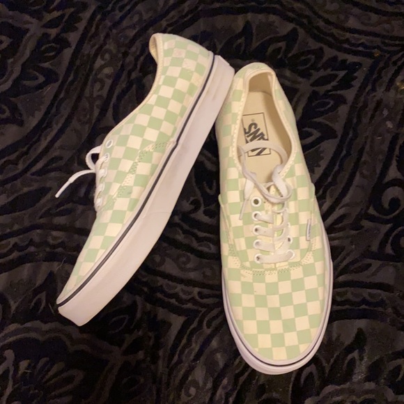 Vans - Picture 2 of 4